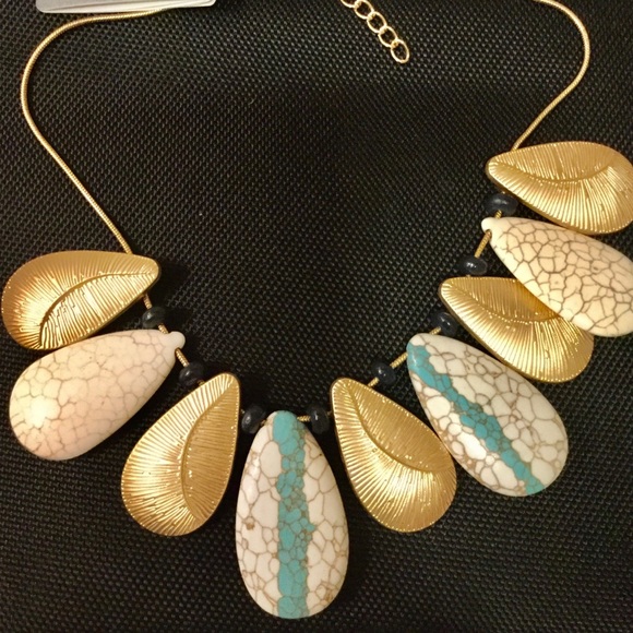 Parfois Shell Necklace - Picture 3 of 3